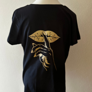 t-shirt-schwarz-mit-lippe-hinten